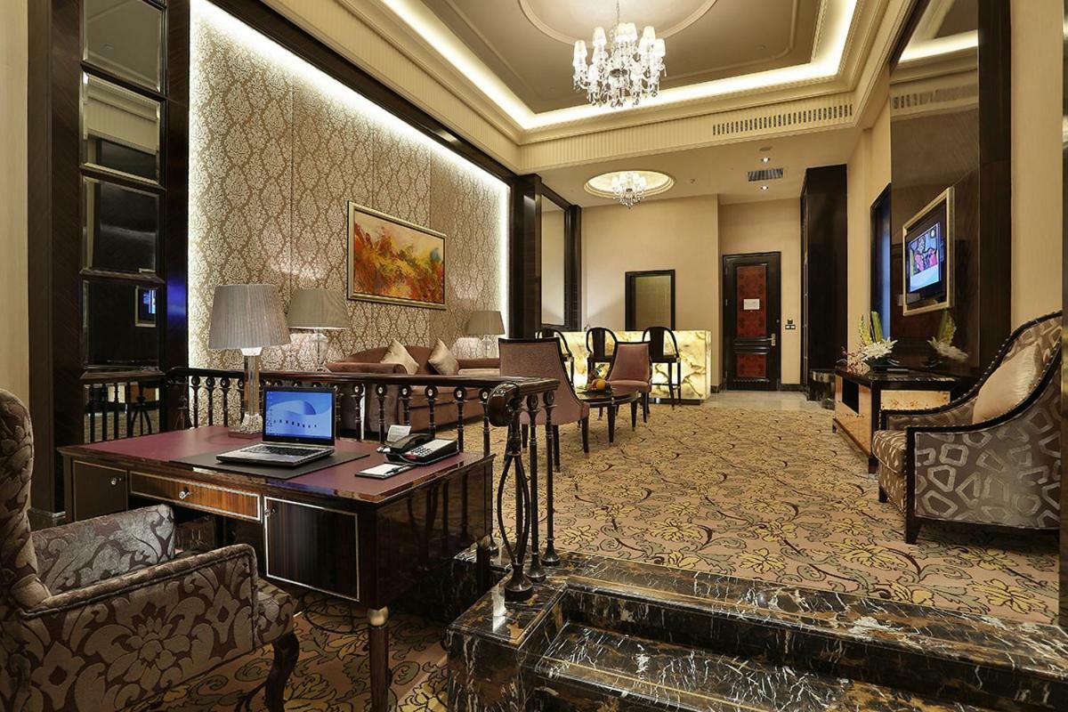 Howard Johnson Agile Plaza Chengdu Bagian luar foto