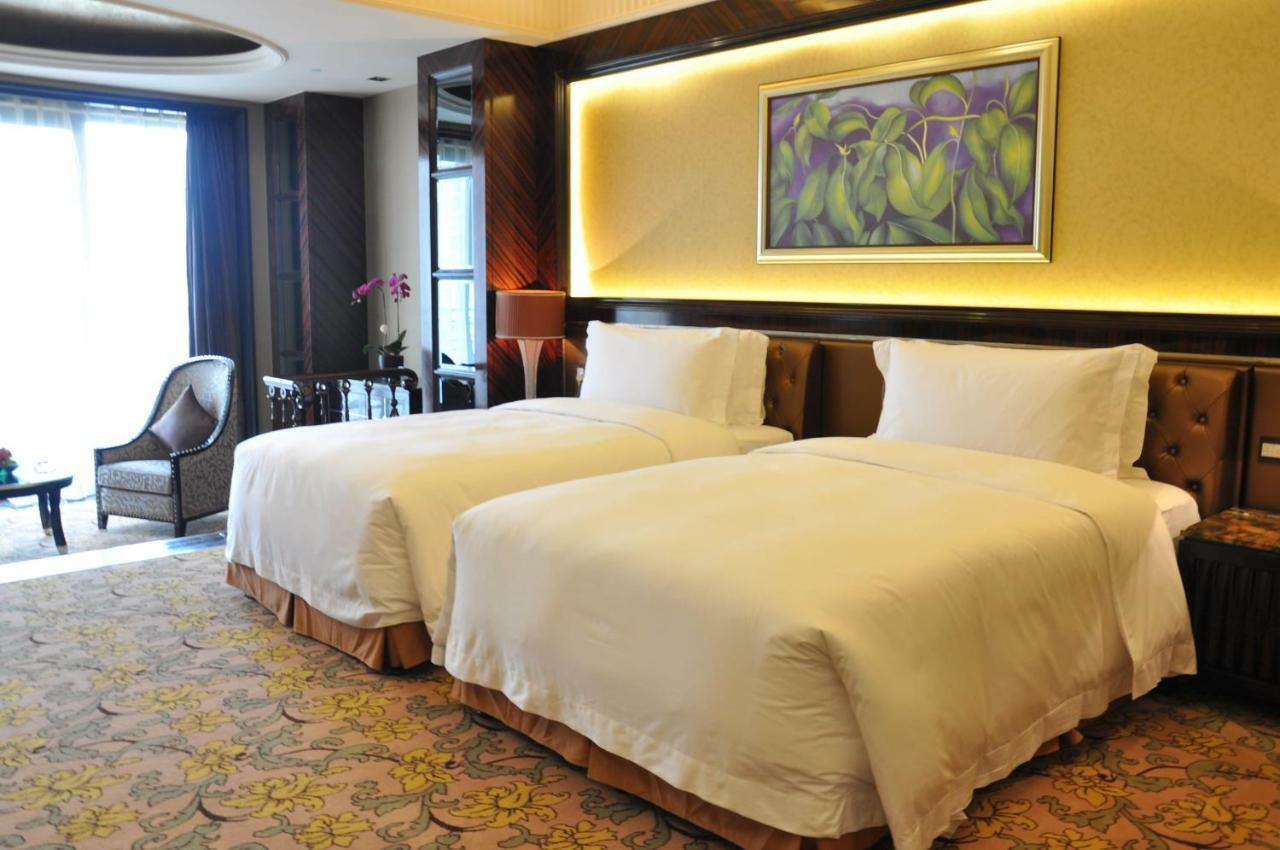 Howard Johnson Agile Plaza Chengdu Bagian luar foto